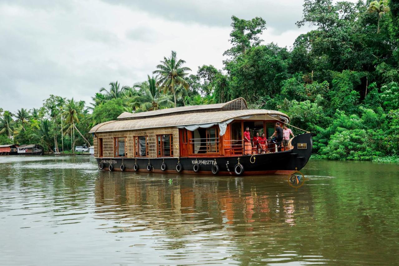 Grand Villa Houseboat Kumarakom Exterior photo