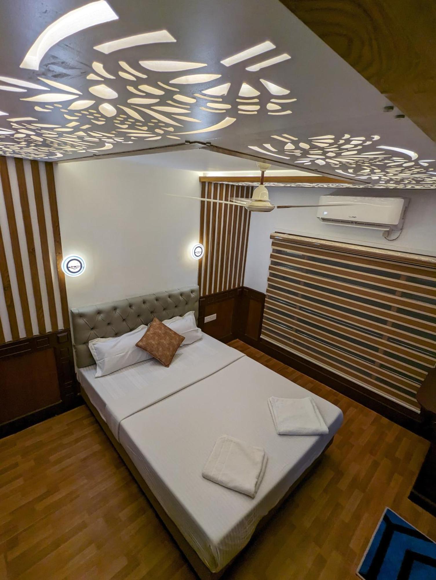 Grand Villa Houseboat Kumarakom Exterior photo