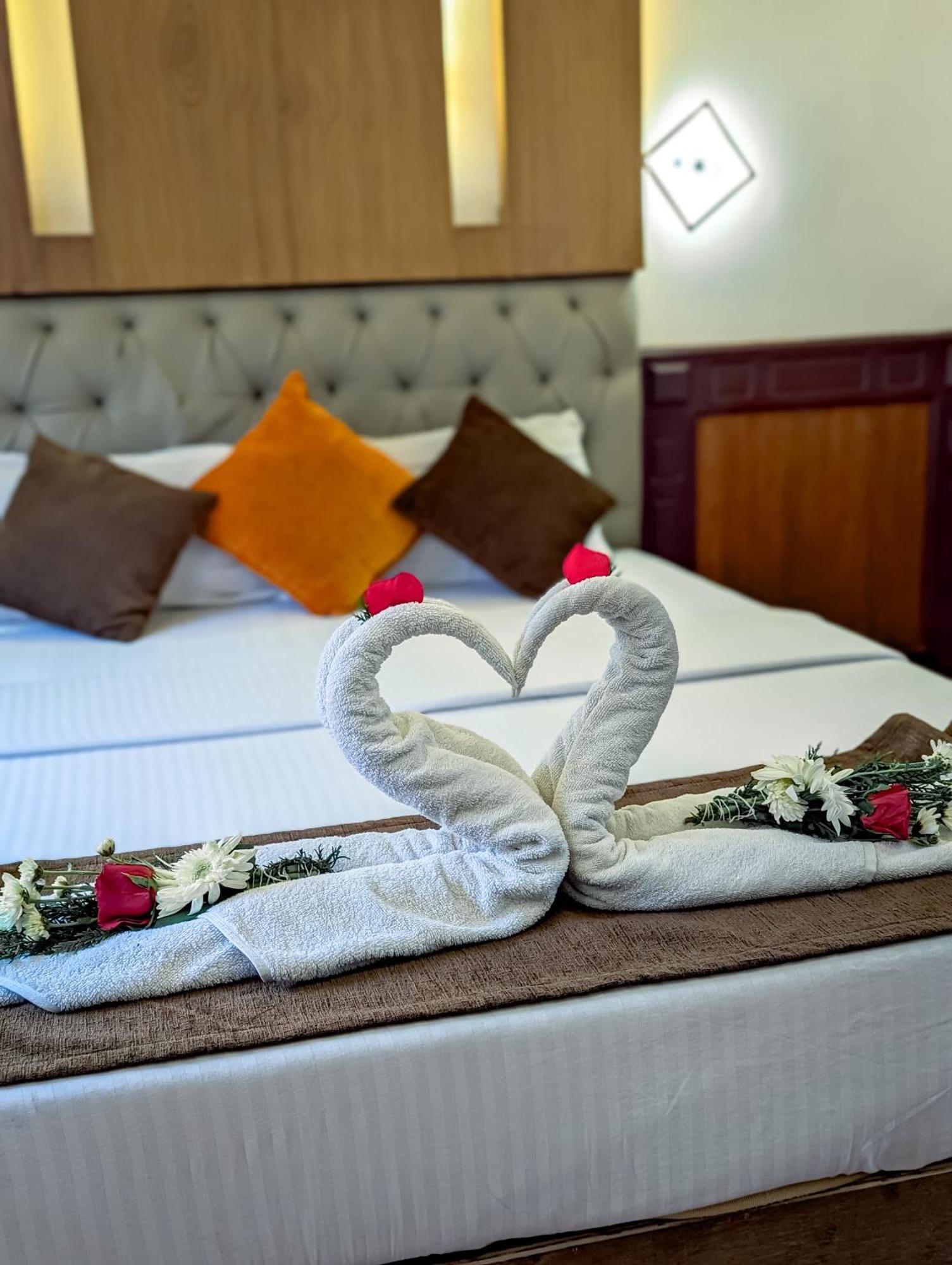 Grand Villa Houseboat Kumarakom Exterior photo