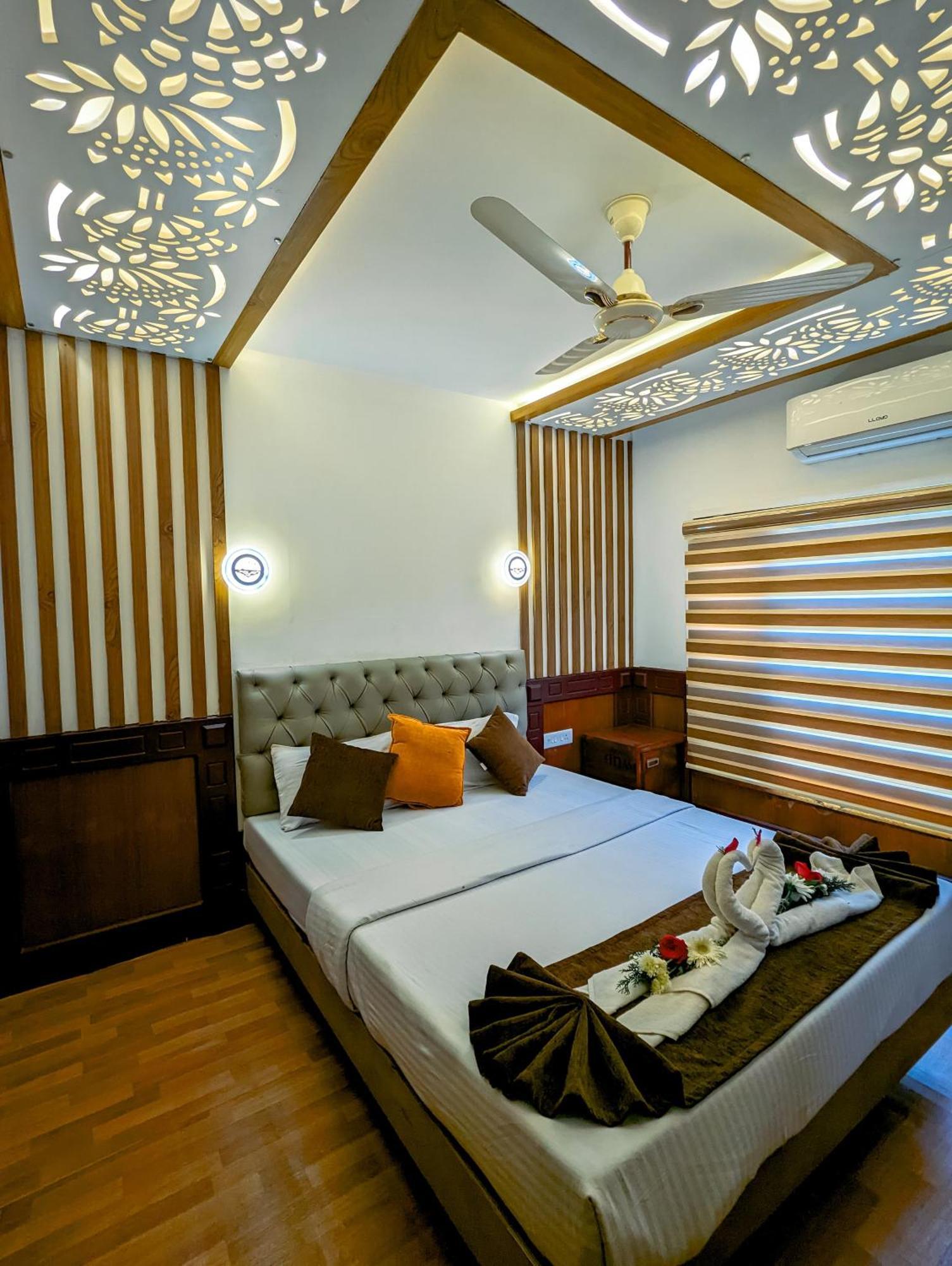 Grand Villa Houseboat Kumarakom Exterior photo